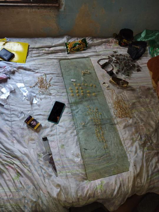 Foto 2 de 3 — Polícia prende trio com drogas, celulares e objetos para tráfico em Boa Esperança do Sul